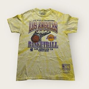 Mitchell & Ness yellow Lakers tee men size medium